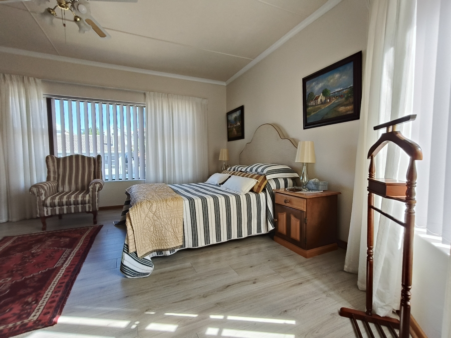 4 Bedroom Property for Sale in Wavecrest Eastern Cape